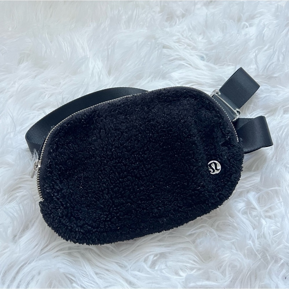 lululemon Everywhere Belt Bag *Fleece in Black with Silver OS SOLD OUT